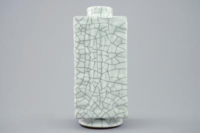 Un vase de forme cong en porcelaine &agrave; gla&ccedil;ure de type ge, Chine, 19/20&egrave;me
